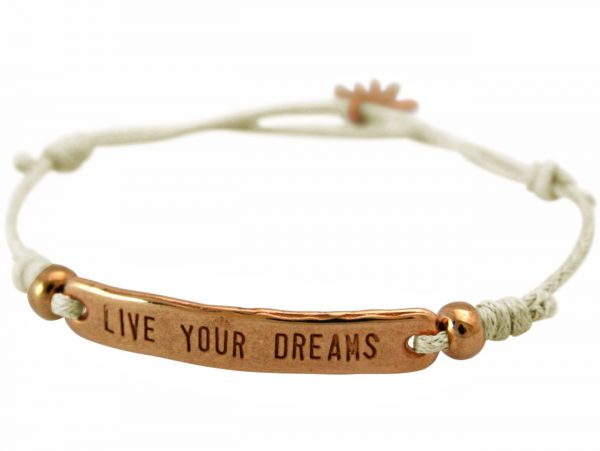 GEMSHINE Damen Knotenarmband mit Gravur LIVE YOUR DREAMS in rose Vergoldet. Größenverstellbare beige Kordel und Hand Charm - Made in München / Germany - Im eleganten Schmucketui mit Geschenkverpackung